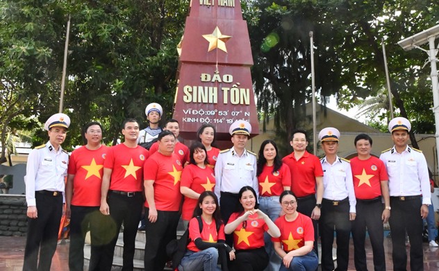 Đoàn công tác Kiểm toán nhà nước trao gửi tình cảm, mang về niềm tin từ quần đảo Trường Sa